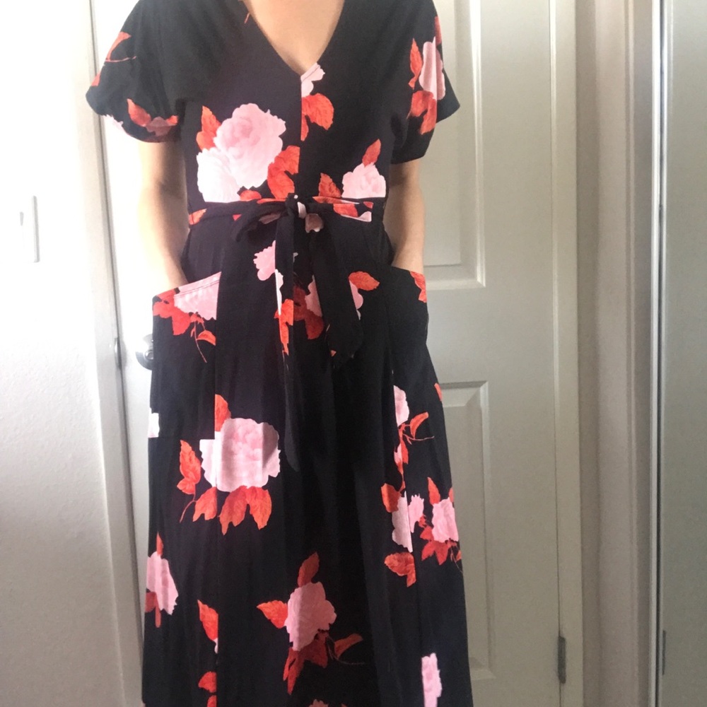 Midi black dress with pockets